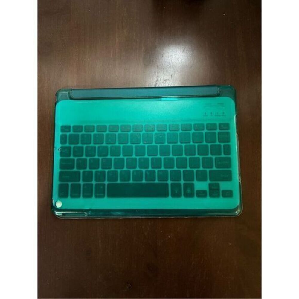 IPAD Green KEYBOARDโONE SIZE PREOWNED